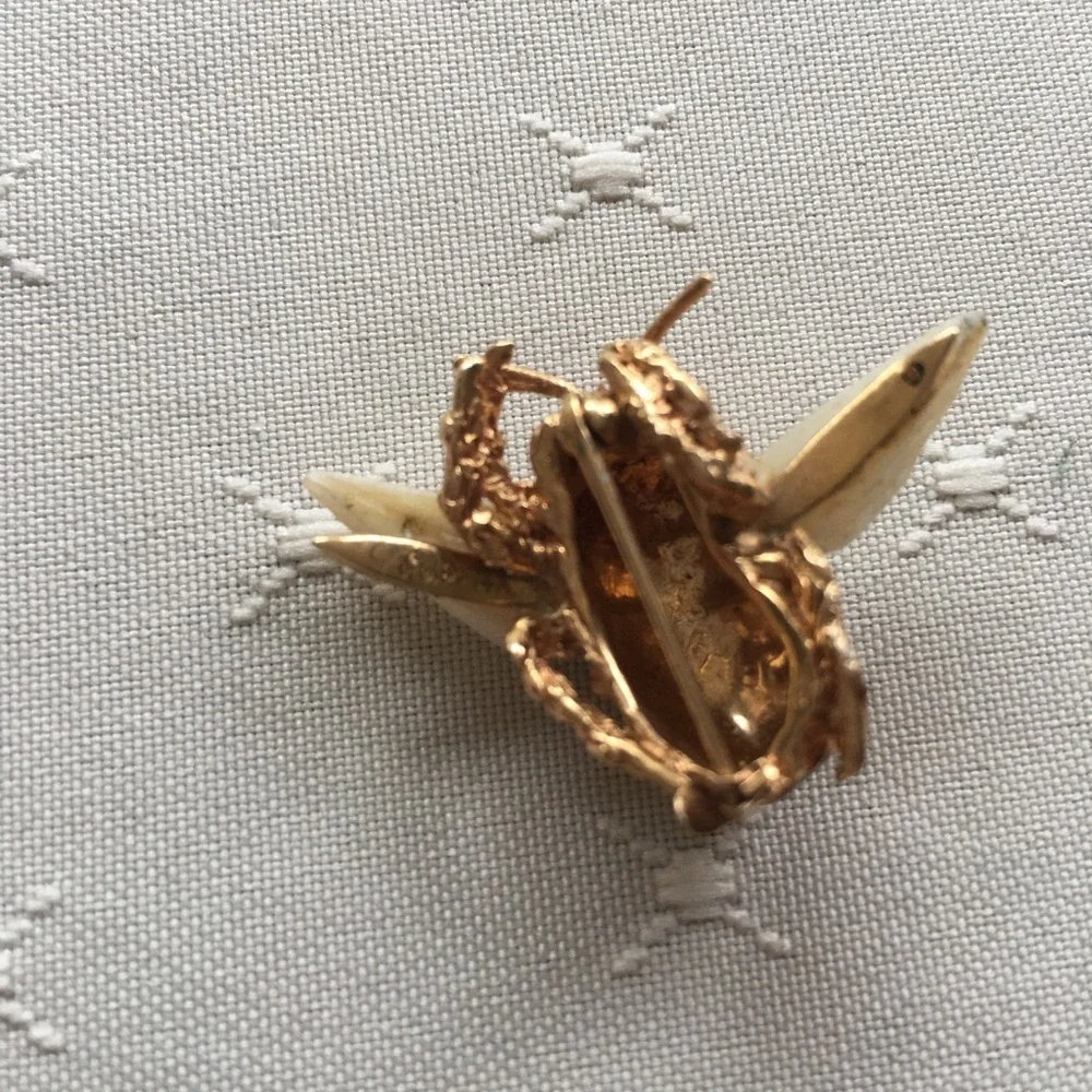 14k Gold Bee Brooch